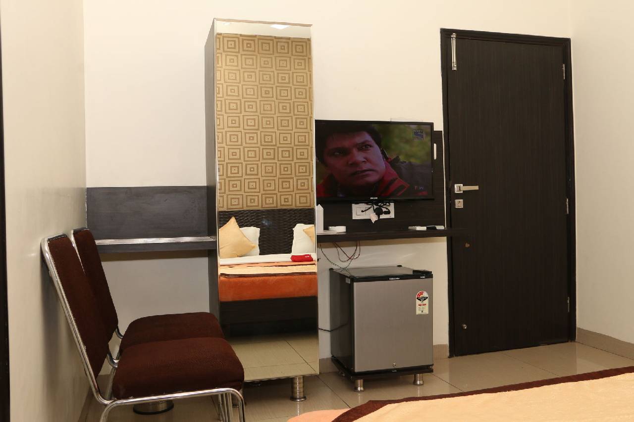 Oyo Rooms Chaura Bazaar Sanglan Shivala 