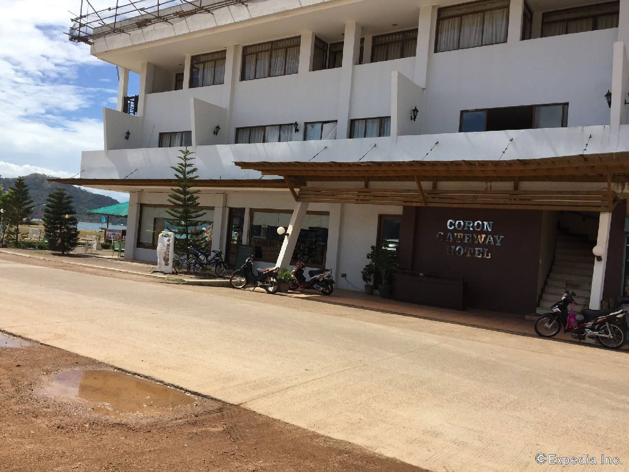 Coron Gateway Hotel & Suites (كورون گاتوی هتل و سوئیتس) 