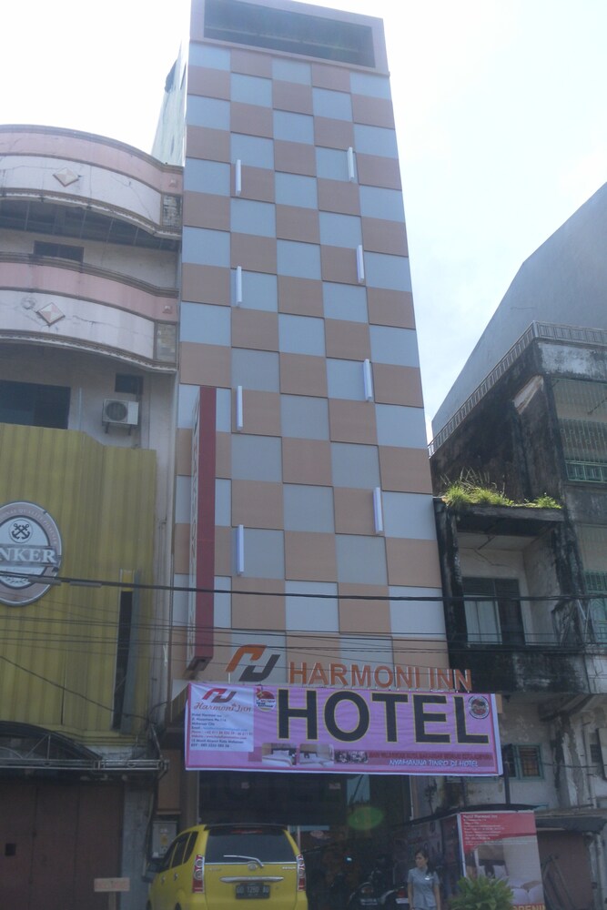 Harmoni Inn Pelabuhan Makassar Street View