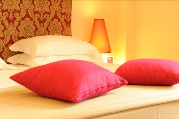 Hotel Casali Guestroom