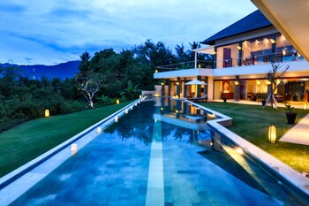 Villa Gumamela Bali Hotel Front - Evening/Night