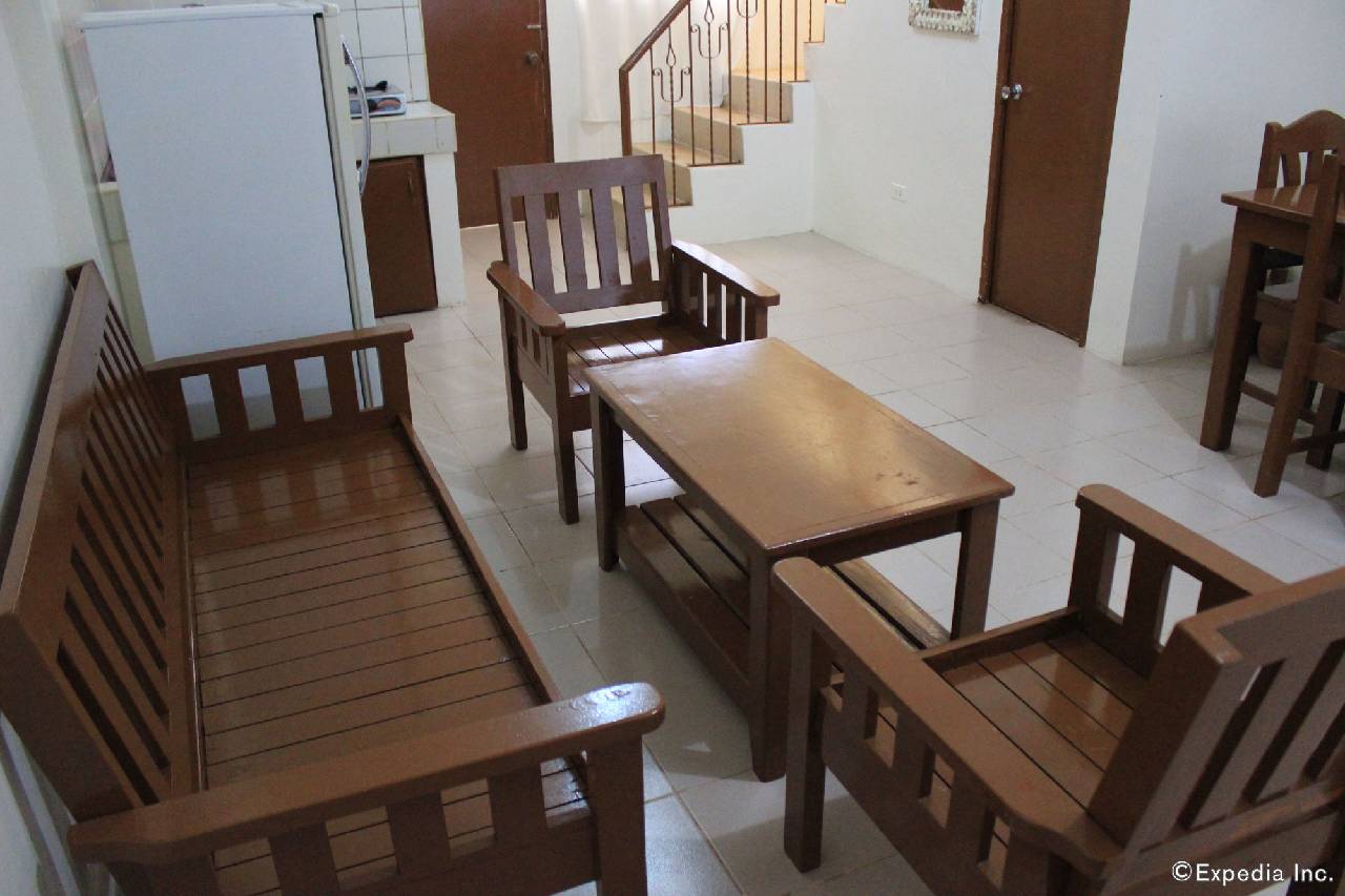 Coron Village Lodge 