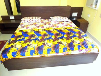 Hotel Gopi Vallabh Guestroom