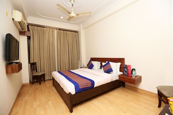 Oyo 8876 Hotel Sarthi Guestroom