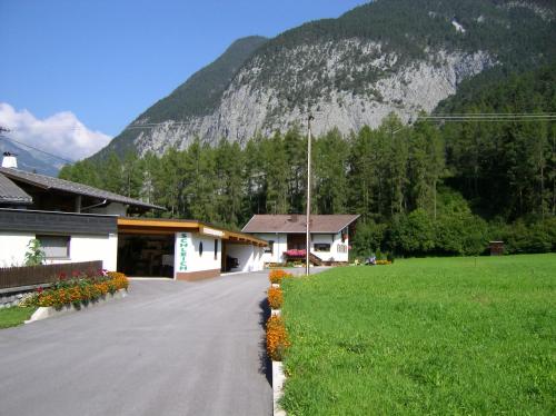 Ferienwohnungen Schleich 
