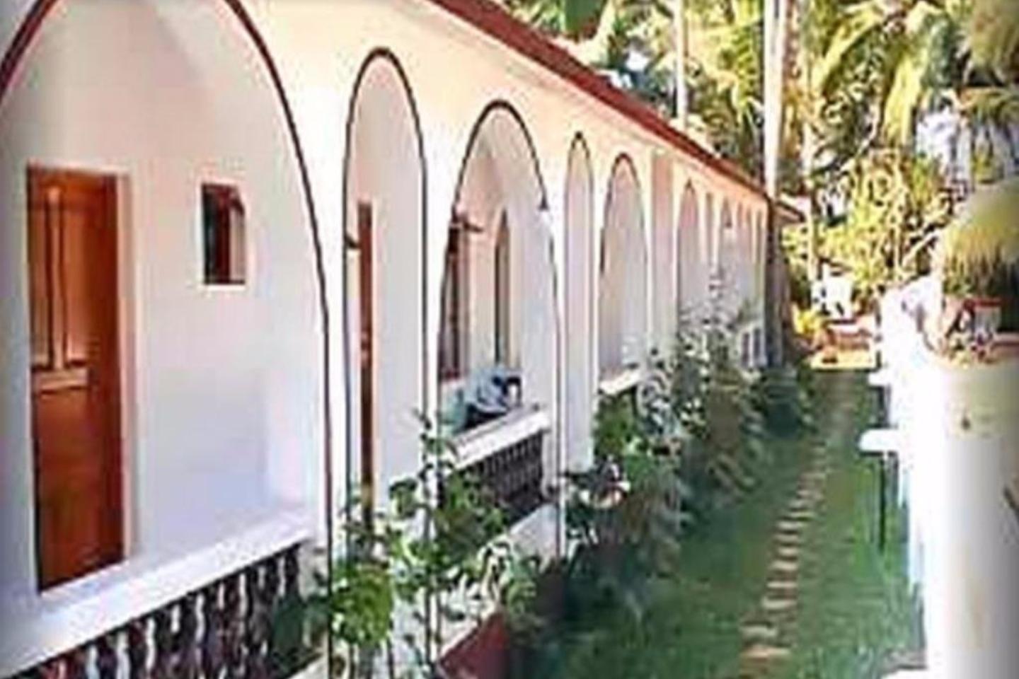 White Negro Beach Resort 