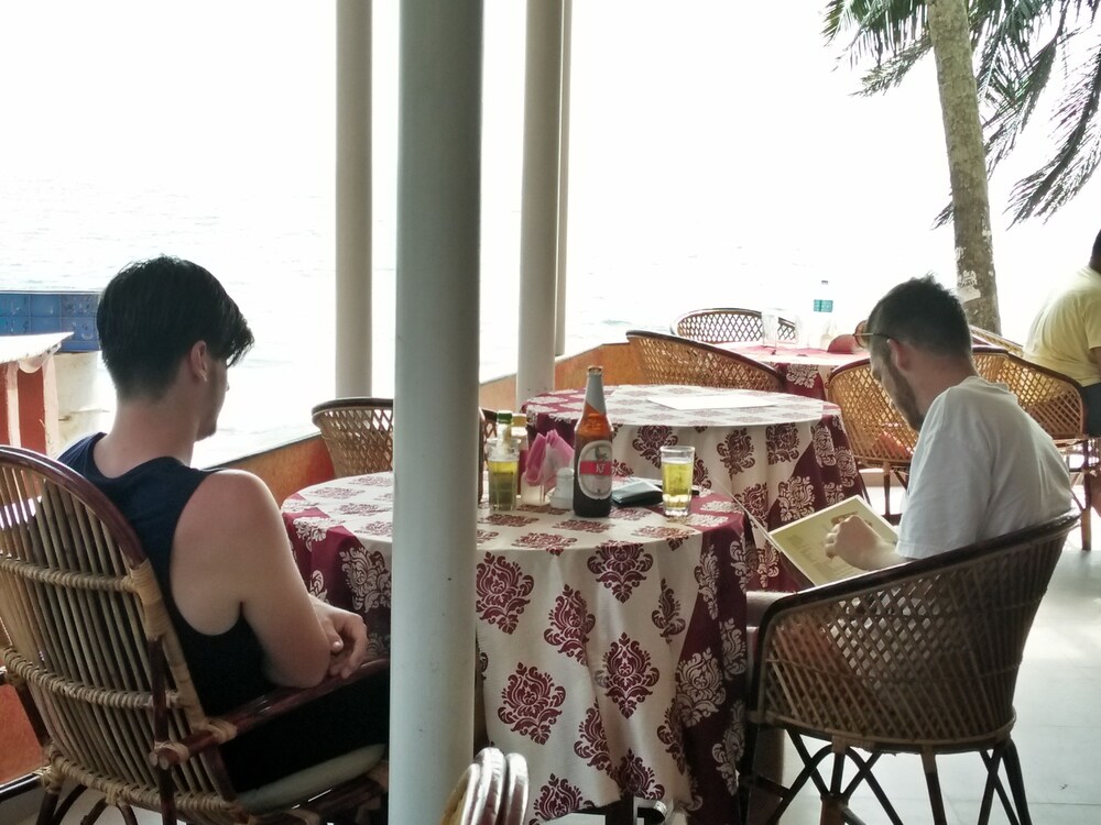 Black Beach Resort Dining