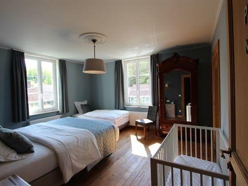 Au Petit Château (آو پتیت چâتیو) 