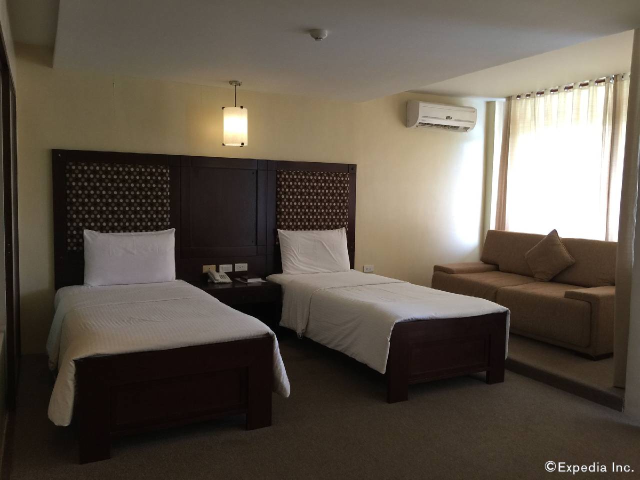 Coron Gateway Hotel & Suites (كورون گاتوی هتل و سوئیتس) 