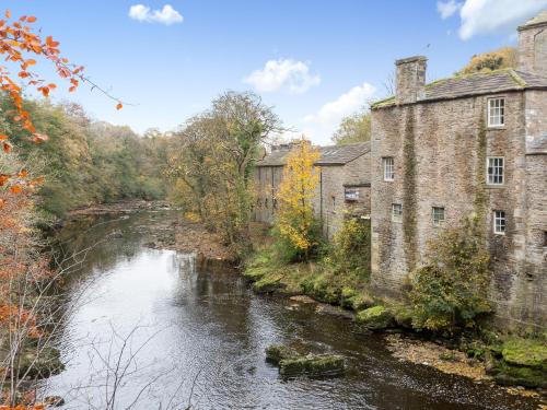 Riverbank Cottage 