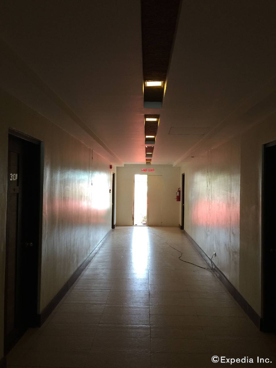 Coron Gateway Hotel & Suites (كورون گاتوی هتل و سوئیتس) 