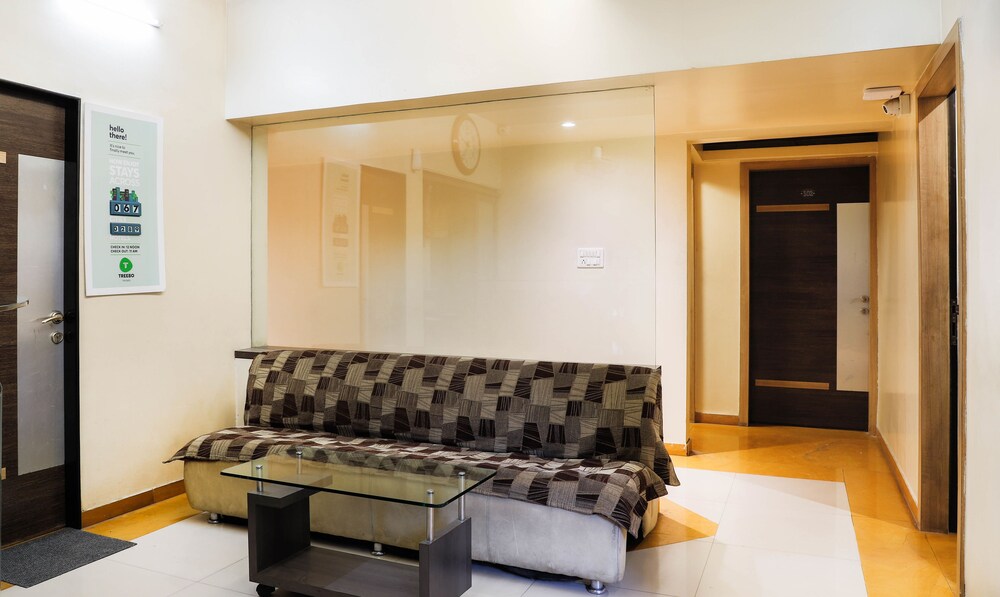 Treebo Yuvraj Lobby Sitting Area