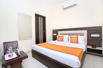 Oyo 10832 Hotel Jb 2 Guestroom