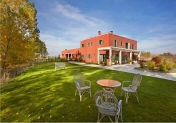 Hotel Santa Coloma Del Camino Featured Image