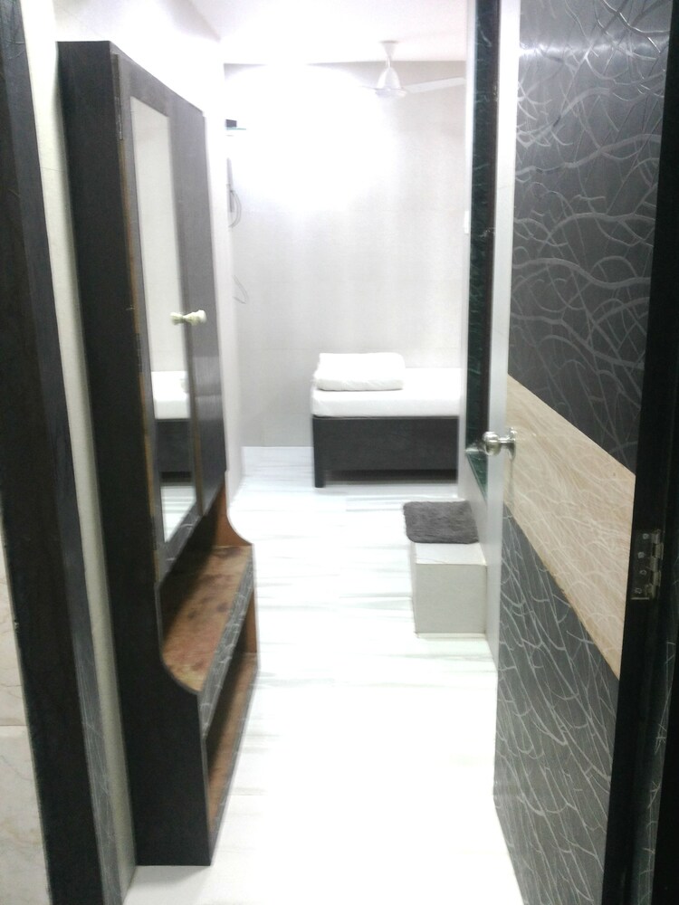 Hotel Holiday Inn (هتل هالیدی این) Guestroom