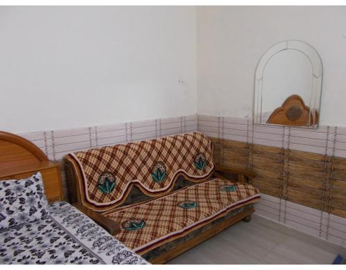 Neat Rooms Near Geeta Ashram 