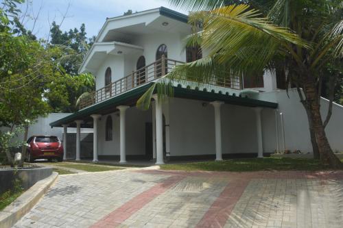Villa Green White 