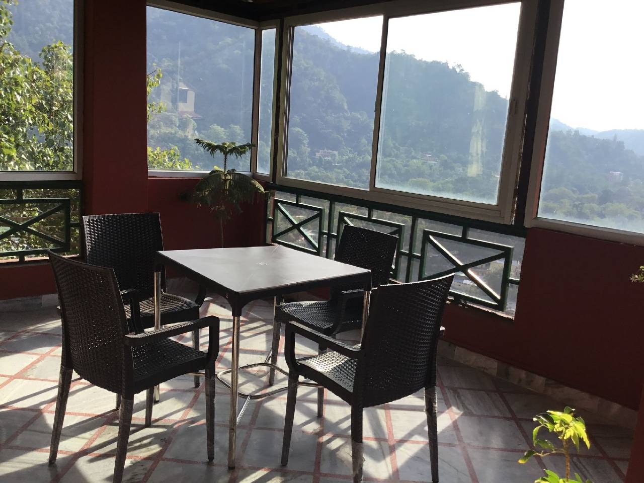 Hotel Ganesha Inn 