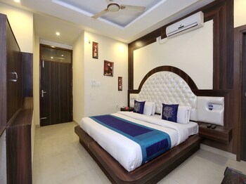 Oyo 10145 Hotel Jk Guestroom