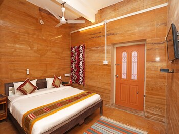 Oyo 3415 Hotel Heera Court Guestroom