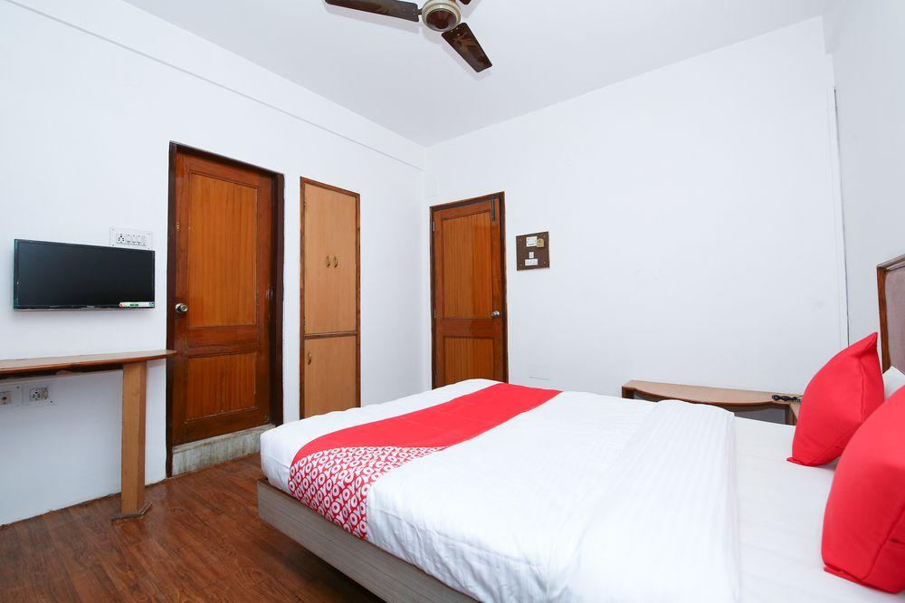 Oyo 10606 Hotel Shriradha Civic Centre 