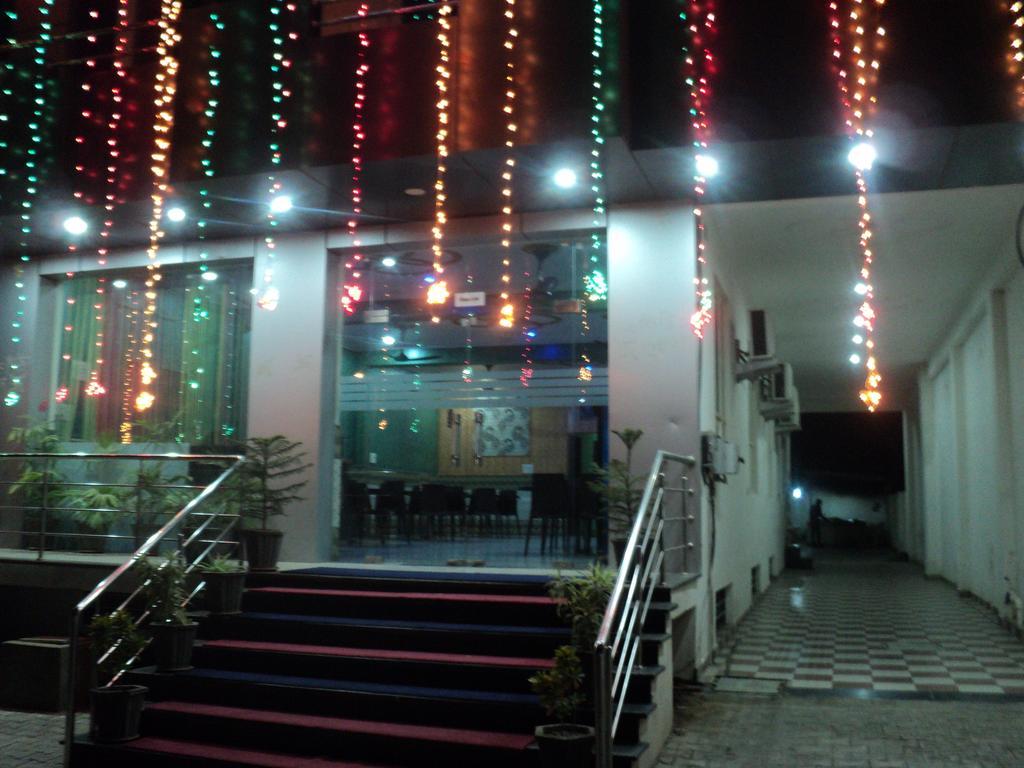 Maan Hotel And Restaurant 