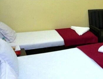 Hotel New Shalimar Guestroom