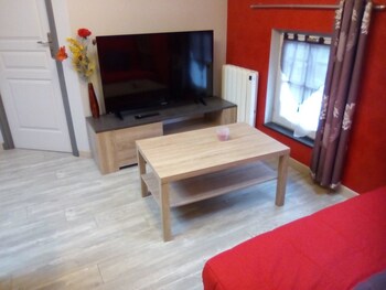 Apartment With In Bar Le Duc With Wonderful City View And (آپارتمان با این بار ل دوك با ووندرفول سیتی ویو اند) Living Room Apartment With In Bar Le Duc With Wonderful City View And (آپارتمان با این بار ل دوك با ووندرفول سیتی ویو اند) Living Room