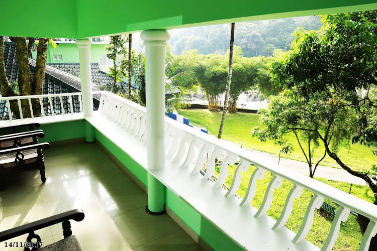 Aruvi Resort Munnar 