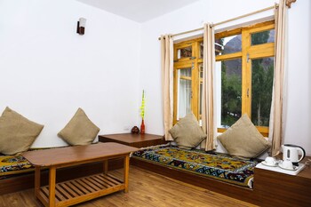 Hunder Resort Lobby Sitting Area