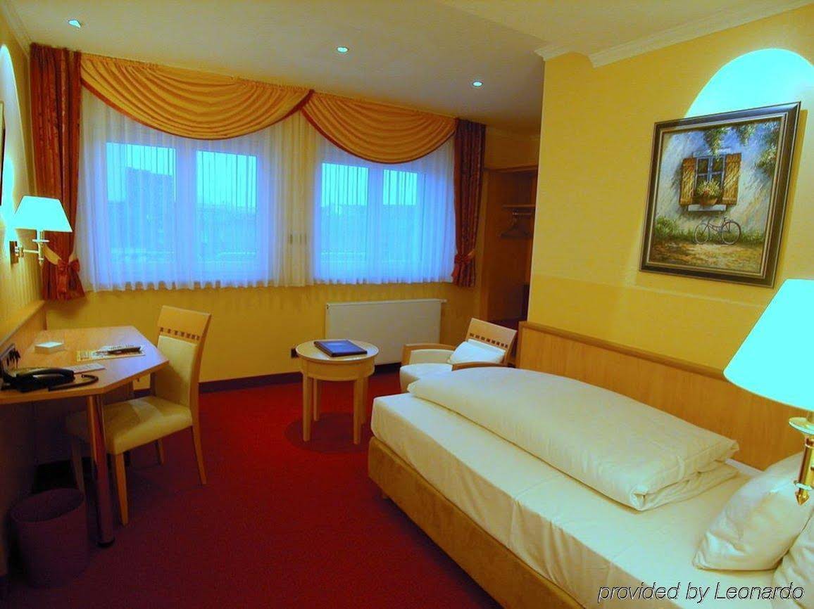 Hotel Mack (هتل ماک) 