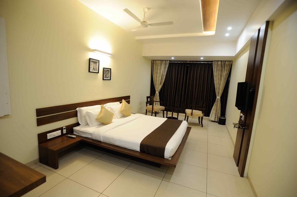 Hotel 3 Leaves Kolhapur Guestroom View