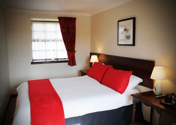 The Stag Hotel Guestroom