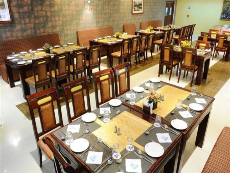 Hotel Rr Inn (هتل رر این) 