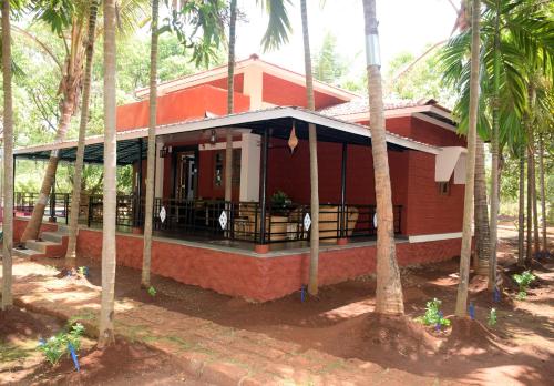 Red Roof Farmhouse 