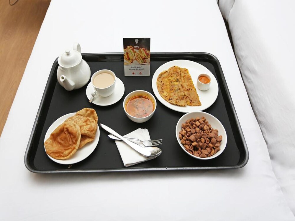 Oyo 16768 Hotel Lotus Grand Food and Drink