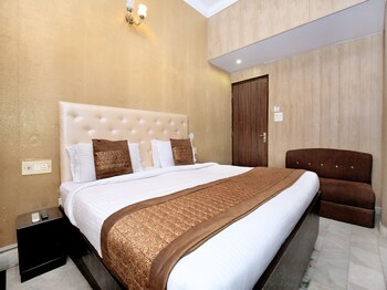 Oyo 966 Hotel Sallow International Guestroom