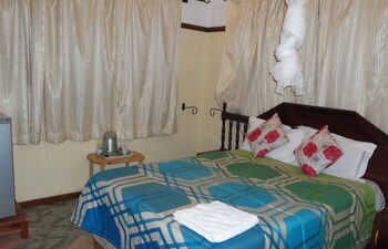 White Rose Lodge Guestroom