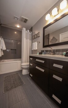 Immaculate 4bed 7min To Vegas Strip Bathroom