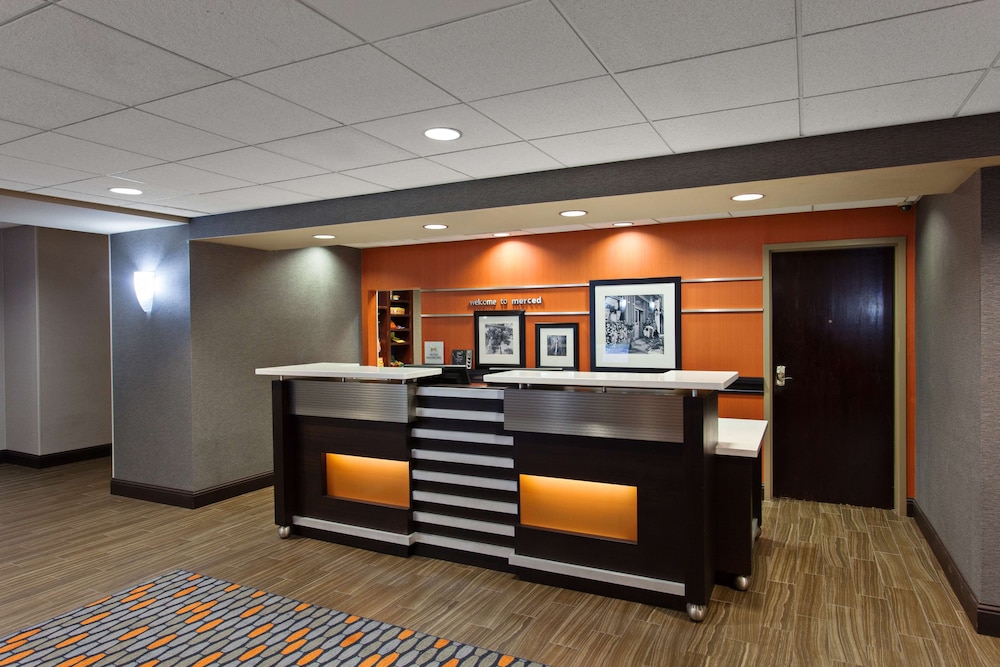 Hampton Inn & Suites Merced - photo 2