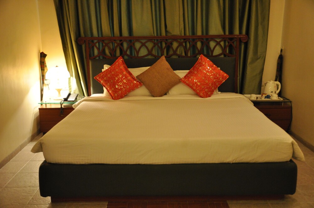 Oyo 13279 Hotel Jabali Palace Guestroom