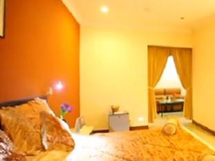 Silver Sands Lakeview Homestay Resort 