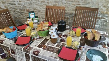 Chambre D'hôtes Chez Laurence (چامبر دهôتس چز لاورنس) Breakfast Area