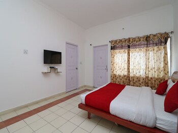 Oyo 15022 Snow Point Inn Guestroom