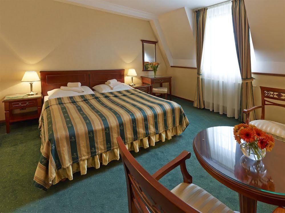 Hotel Stefanik (هتل استفانیك) 