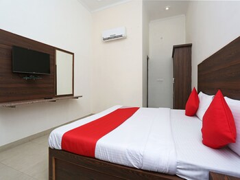 Oyo 9490 Prakash Farm Guestroom