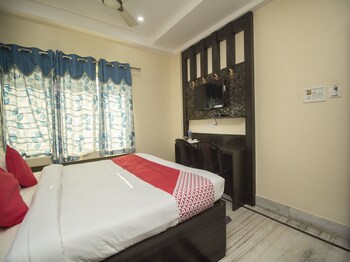 Oyo 17216 Classic Lodge Guestroom