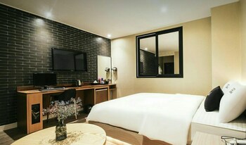 The Hotel Changwon Guestroom