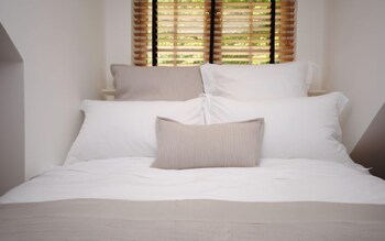 Oldbury Cottage Easthampnett 358958 Guestroom