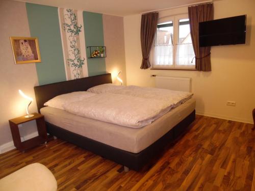 Hotel Pension Blume (هتل پانسیون بلوم) 